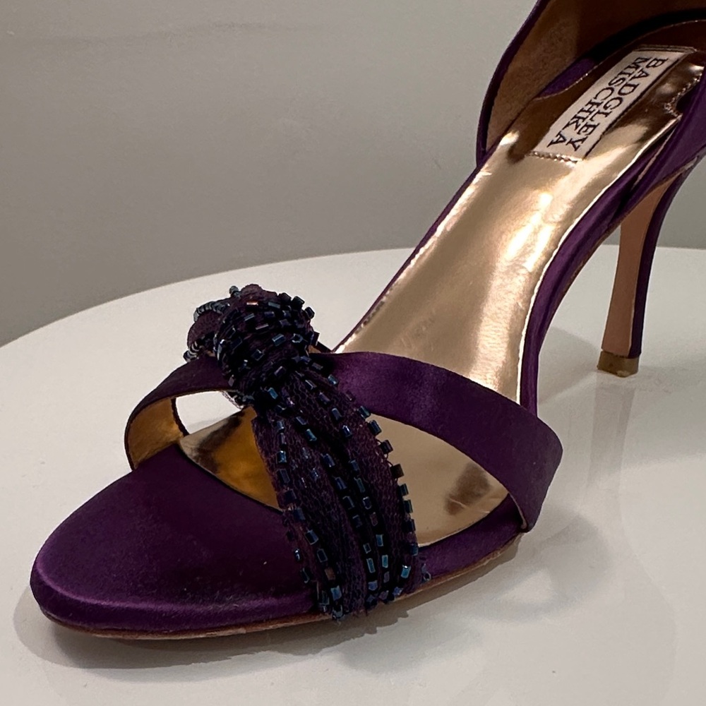 Badgley Mischka River Open Toe Beaded Knot Pumps, color: Plum, Size 8.5 - Picture 4 of 15